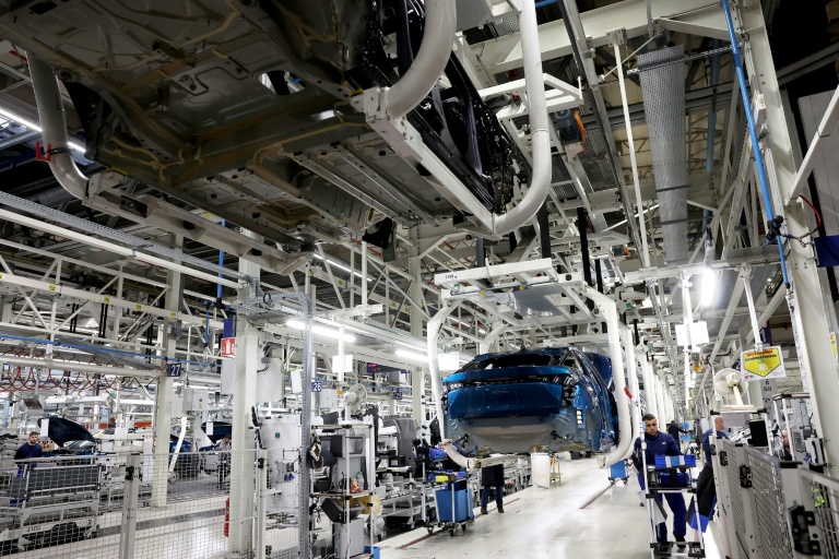 Ligne de production à l'usine Stellantis de Sochaux, dans le Doubs, le 3 octobre 2024.