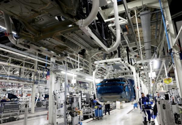 Ligne de production à l'usine Stellantis de Sochaux, dans le Doubs, le 3 octobre 2024.