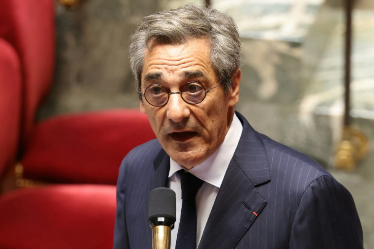 Le ministre des PME et du Pouvoir d'achat Serge Papin à l'Assemblée nationale lors de la séance des questions au gouvernement, le 22 octobre 2025 à Paris