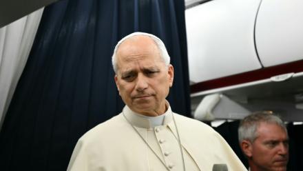 Le pape Léon XIV donne une conférence de presse avec les journalistes accrédités lors du vol de retour depuis la France, le 28 septembre 2026