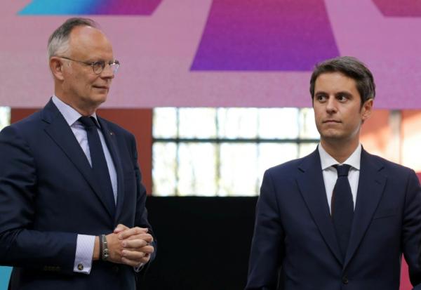 Le maire du Havre, Édouard Philippe (g), et le secrétaire général de Renaissance, Gabriel Attal, lors d'un rassemblement du parti Renaissance, à la Cité du Cinéma de Saint-Denis, au nord de Paris, le 6 avril 2025