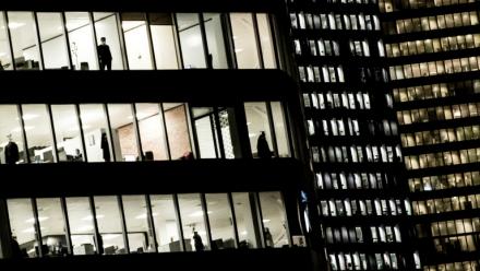 Un immeuble de bureaux à La Défense, près de Paris, le 3 novembre 2020