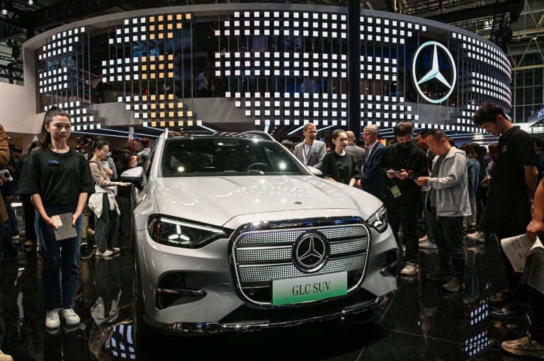 Un SUV Mercedes exposé au salon automobile de Pékin, le 24 avril 2026