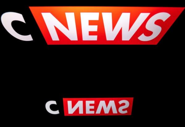 Le siège parisien de CNews a été pris pour cible par une centaine de personnes samedi, à l'orée d'une journée nationale de mobilisation
