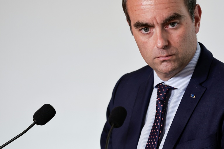 Le Premier ministre Sébastien Lecornu s'exprime lors d'une conférence de presse à l'Hôtel des Invalides, à Paris, le 11 juin 2026