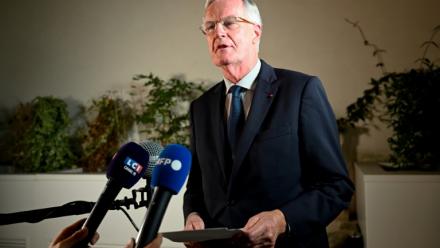 Michel Barnier à Paris au soir du premier tour de l'élection législative partielle le 21 septembre 2025