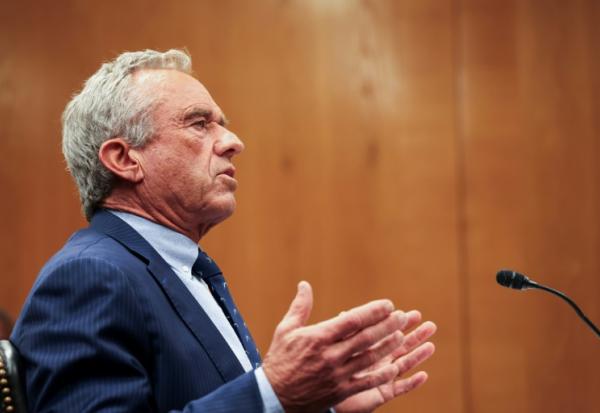 Le ministre américain de la Santé Robert Kennedy Jr., lors d'une audition devant un comité du Sénat à Washington DC, le 20 mai 2025