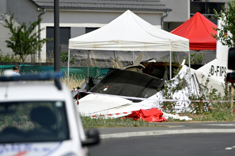 L'épave d'un avion Pilatus PC-6 après son crash à Tomblaine, près de Nancy, le 28 juin 2026 en Meurthe-et-Moselle