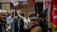 Un rassemblement d'organisations syndicales organisé par la CGT contre les mesures les visant, annoncées par Christophe Barthes, maire RN de Carcassonne, à la Bourse du Travail de Carcassonne, le 13 mai 2026
