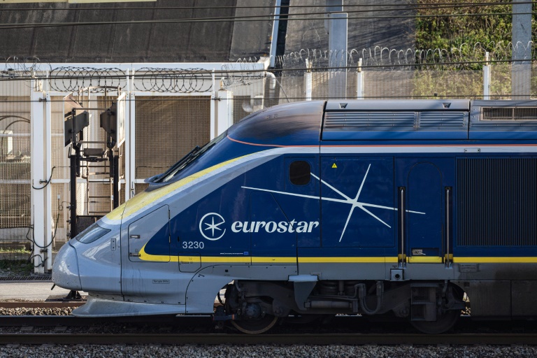 Au moins 17 trains Eurostar ont été supprimés lundi sur la ligne à grande vitesse (LGV) nord et toute la ligne est perturbée à la suite d'un incident électrique, avec des retards pouvant aller jusqu'à deux heures