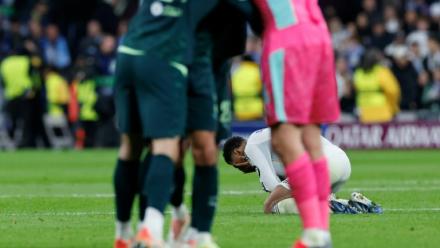 Le Madrilène Jude Bellingham à la fin de la rencontre de C1 perdue contre Manchester City le 10 décembre 2025 dans le stade Santiago Bernabeu à Madrid 