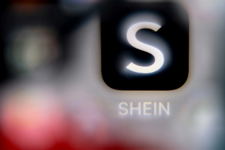 Deux ans et demi après son dépôt, le Parlement devrait définitivement adopter lundi une proposition de loi visant à enrayer l'essor de la mode éphémère, incarnée par le géant asiatique Shein