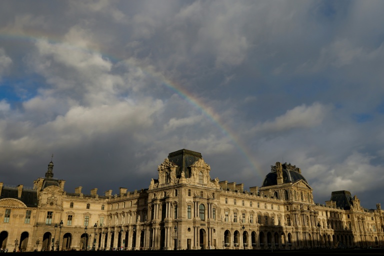 Le musée du Louvre à Paris, le 6 décembre 2025