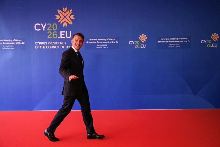 Le président Emmanuel Macron assiste à un sommet européen le 24 avril 2026 à Nicosie 
