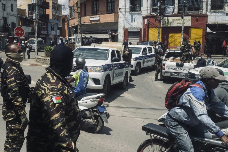 Les forces de l'ordre se déploient dans un quartier d'Antananarivo en prévision d'un nouvel appel à manifester dans la capitale malgache, le 3 octobre 2025