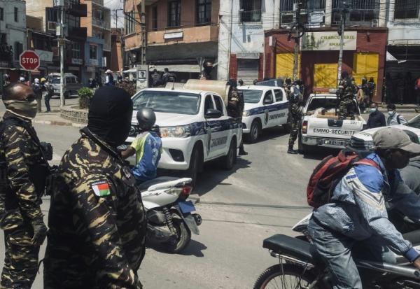 Les forces de l'ordre se déploient dans un quartier d'Antananarivo en prévision d'un nouvel appel à manifester dans la capitale malgache, le 3 octobre 2025