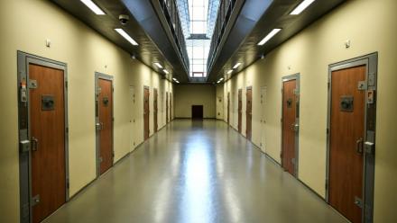 Un couloir de la prison de la Santé à Paris, le 12 avril 2019