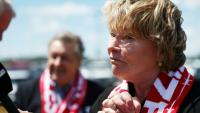 Sylvie Godard, la mère du journaliste français emprisonné Christophe Gleizes, devant le stade New York/New Jersey à East Rutherford ,le 15 juin 2026, à la veille du match du groupe I de la Coupe du monde entre la France et le Sénégal