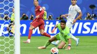 Cristiano Ronaldo inscrit son deuxième but lors du match remporté par le Portugal (5-0) face à l'Ouzbekistan le 23 juin 2026 à Houston. Critiqué après un premier match raté face à la RD Congo, objet d'un débat sur sa place de titulaire inamovible en sélection, le buteur a répondu sur le terrain