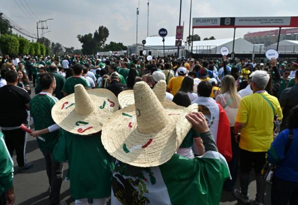 Des supporters mexicains se rassemblent le 11 juin 2026 à Mexico avant le coup d'envoi du match d'ouverture du Mondial-2026 entre le Mexique et l'Afrique du Sud
