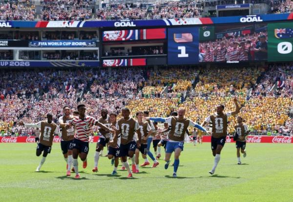 Les joueurs de Team USA exultent après leur deuxième but contre l'Australie, au Mondial-2026, le 19 juin 2026 à Seattle