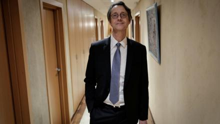 Le directeur général de Safran Olivier Andriès dans les locaux du groupe français à Paris, le 13 février 2026