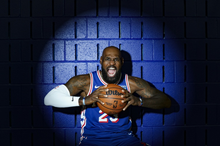 LeBron James avec les Philadelphie 76ers lors du media day à Philadelphie, le 28 septembre 2026