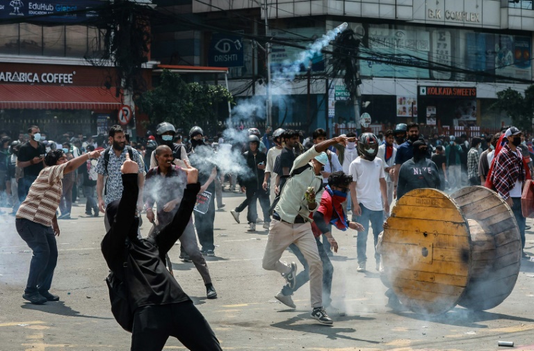 Heurts entre manifestants et polciers à Katmandou, le 8 septembre 2025 au Népal