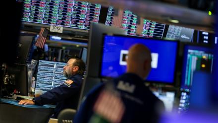 Des opérateurs à la Bourse de New York, le 15 septembre 2025