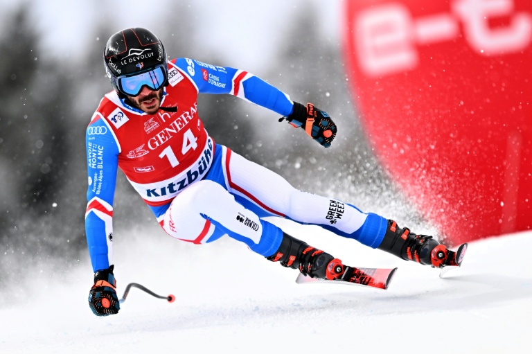 Cyprien Sarrazin lors de la descente de Kitzbühel le 19 janvier 2024. Grièvement blessé à l'entraînement onze mois plus tard, le skieur français ne sait toujours pas s'il reprendre un jour la compétition et a été très marqué par le récent accident mortel de l'Italien Matteo Franzoso