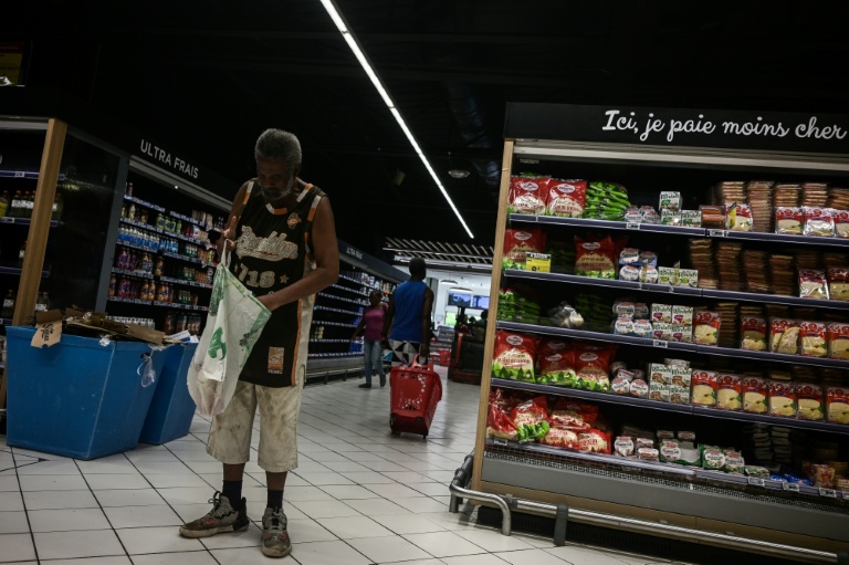 Dans un supermarché le 14 octobre 2024 à Fort-de-France, en Martinique alors secouée par des manifestations contre la vie chère