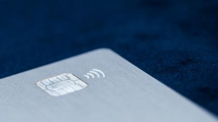 Face aux concurrents américains Visa et Mastercard, la solution française CB (Carte Bancaire) a pour ambition d'être un acteur majeur de la souveraineté 