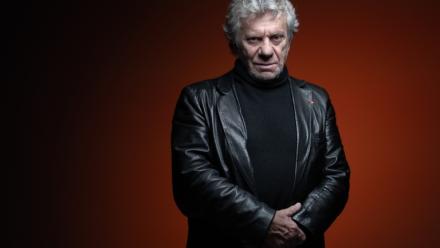 Le photoreporter français Patrick Chauvel pose le 13 octobre 2026 à Paris