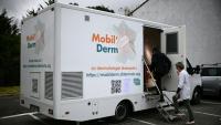"Mobil'Derm", cabinet de dermatologie itinérant aménagé dans une fourgonnette, stationné à Lafox (Lot-et-Garonne) le 2 avril 2026