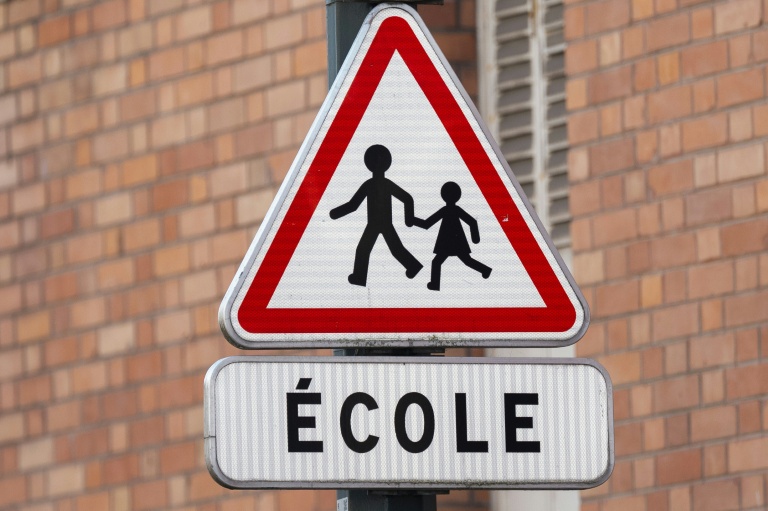 Les écoles parisiennes vont-elles rester à la semaine de de 4 jours et demi ? La concertation sur les rythmes scolaires réunie par le maire Emmanuel Grégoire, en plein scandale de violences sexuelles dans le périscolaire, rend ses conclusions mardi