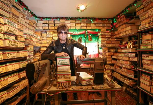 Chris Francis dans son atelier de Los Angeles, en Californie, le 21 octobre 2025