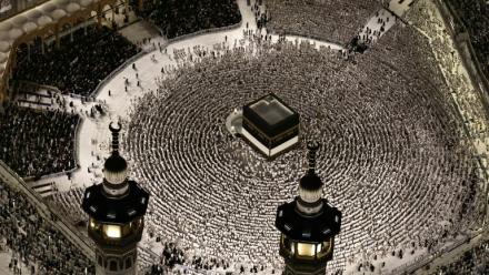 Vue aérienne du complexe de la Grande Mosquée de La Mecque, où les musulmans effectuent la prière du soir autour de la Kaaba, le 24 mai 2026 en Arabie saoudite, avant le pèlerinage annuel du Hajj