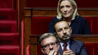 La présidente du groupe Rassemblement national à l'Assemblée nationale, Marine Le Pen, et le député RN Sébastien Chenu (c) à l'Assemblée nationale à Paris le 1er octobre 2025