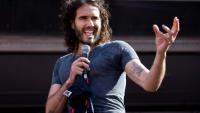 L'actueur britannique Russell Brand prend la parole lors d'un rassemblement anti-austérité à Londres le 21 juin 2014