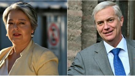 La candidate à la présidence du Chili Jeannette Jara (à gauche) de la coalition Unidad por Chile et le candidat à la présidence du Chili José Antonio Kast, du Partido Republicano, à Santiago, le 3 décembre 2025