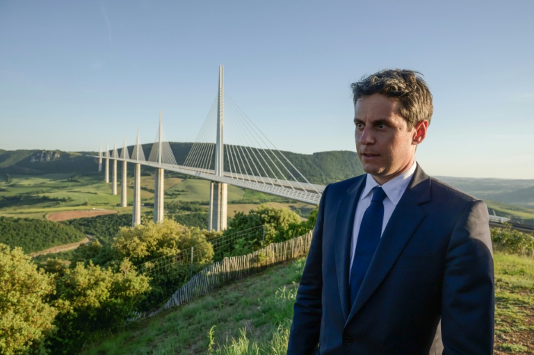 Le secrétaire général de Renaissance et candidat à la présidentielle de 2027, Gabriel Attal, visite le viaduc de Millau, le 22 mai 2026 dans l'Aveyron
