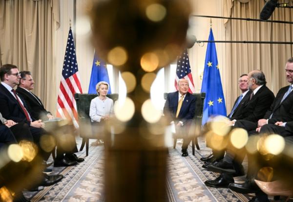 La présidente de la Commission européenne Ursula von der Leyen et le président américain Donald Trump, le 27 juillet 2025 à Turnberry, en Ecosse