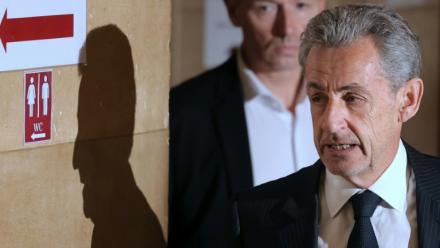 L'ancien président Nicolas Sarkozy arrive au palais de justice de Paris, le 7 avril 2026, pour son procès en appel dans l'affaire d'un financement libyen présumé de sa campagne présidentielle de 2007