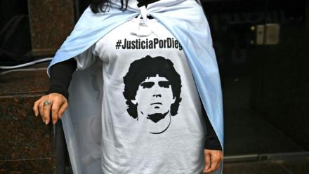 Le procès sur la mort de Diego Maradona est entré mardi dans sa dernière ligne droite, avec des plaidoiries d'acquittement pour le psychologue Carlos Diaz et la psychiatre Agustina Cosachov
