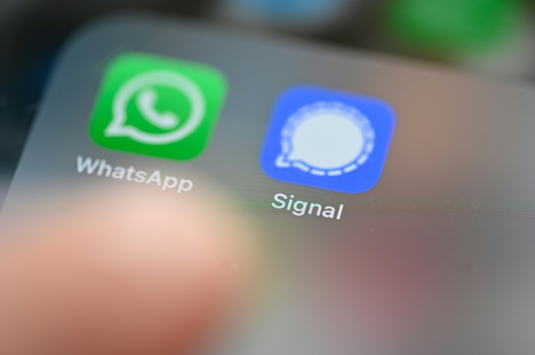 Les applications de messageries cryptées sont particulièrement opposées à l'adoption d'un texte pour lutter contre la diffusion d'images pédopornographiques, qu'elles jugent dangereux pour le respect de la vie privée