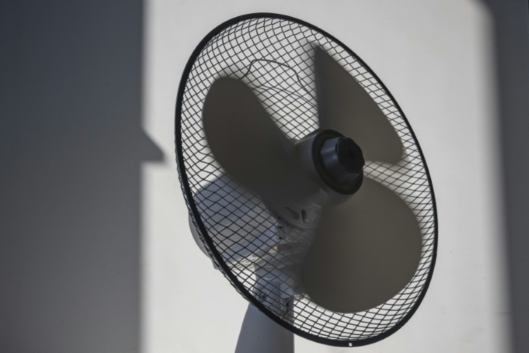 Après une légère accalmie jeudi, due aux orages, le thermomètre repart à la hausse vendredi, avec 80 départements placés en vigilance orange par Météo-France