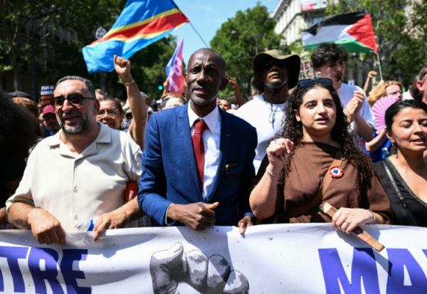 Le maire LFI de Saint-Denis, Bally Bagayoko (c), participe à une marche contre le racisme et l'extrême droite, le 21 juin 2026 à Paris