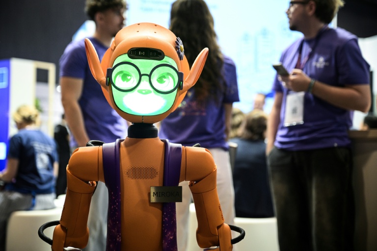 Le robot Mirokai de la société Enchanted Tool, présenté au salon VivaTech, le 17 juin 2026 à Paris