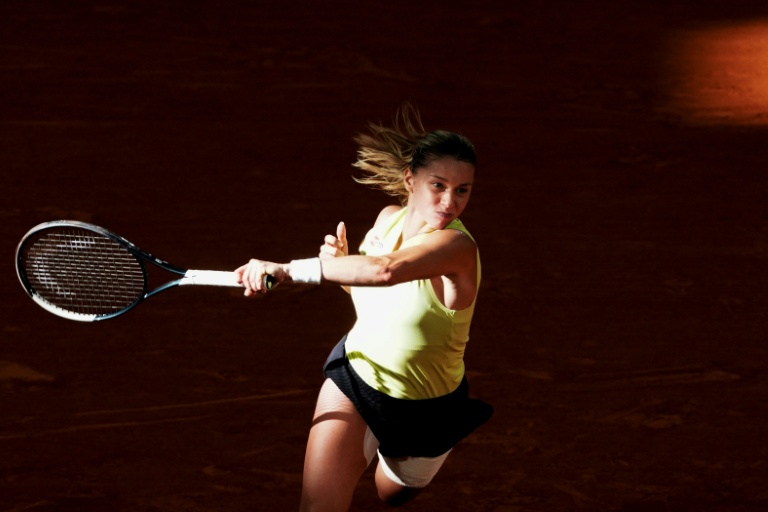 Maja Chwalinska lors de sa victoire en demi-finale de Roland-Garros face à la Russe Diana Shnaider le 4 juin 2026. Inconnue il y a trois semaines, la Polonaise est passée de l'ombre à la lumière