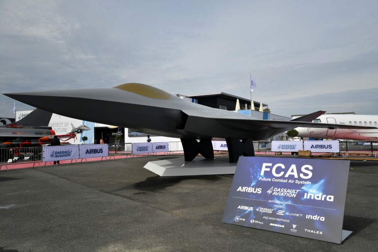 Maquette de l'avion de combat du futur du programme Scaf développé par la France, l'Allemagne et l'Espagne présenté au salon du Bourget près de Paris, le 18 juin 2023